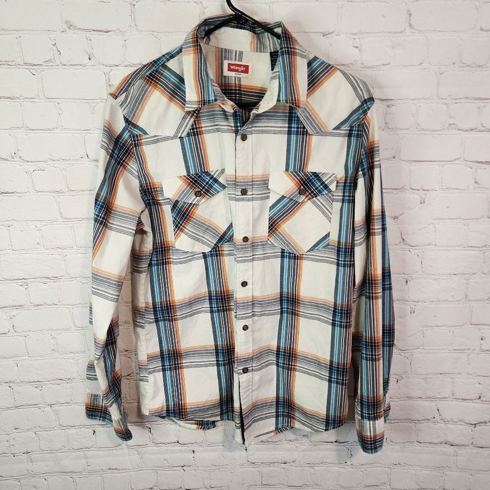 Men's Wrangler longsleeve button-down shirt, size Medium